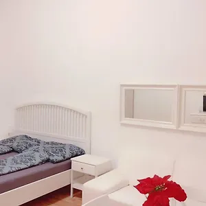 Premier Studio 2p Lg Wien