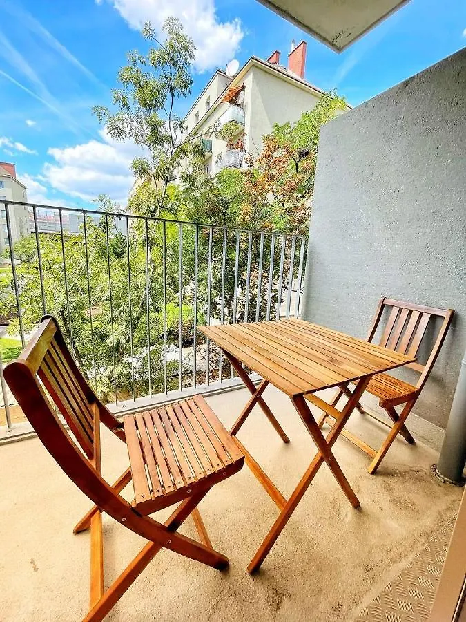 Muzeta11 - Modern Town Apartment With Balcony Wien