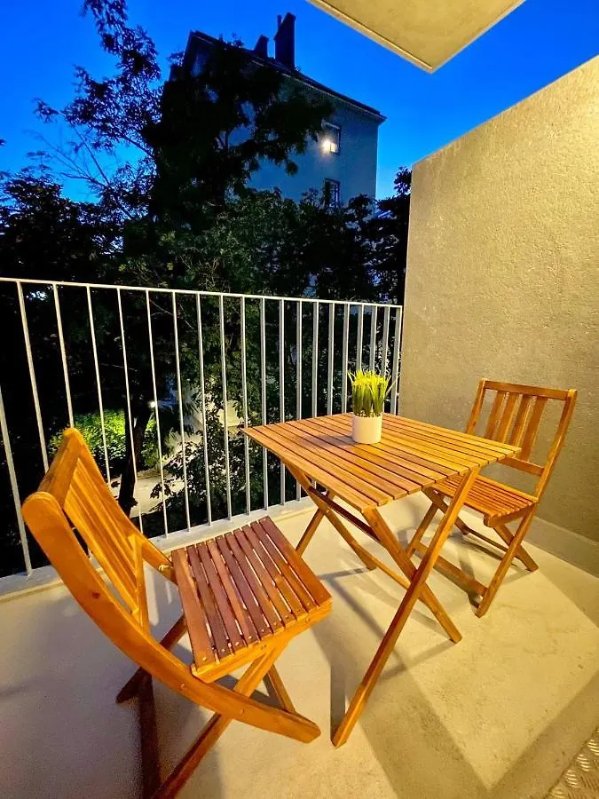 Muzeta11 - Modern Town Apartment With Balcony Wien