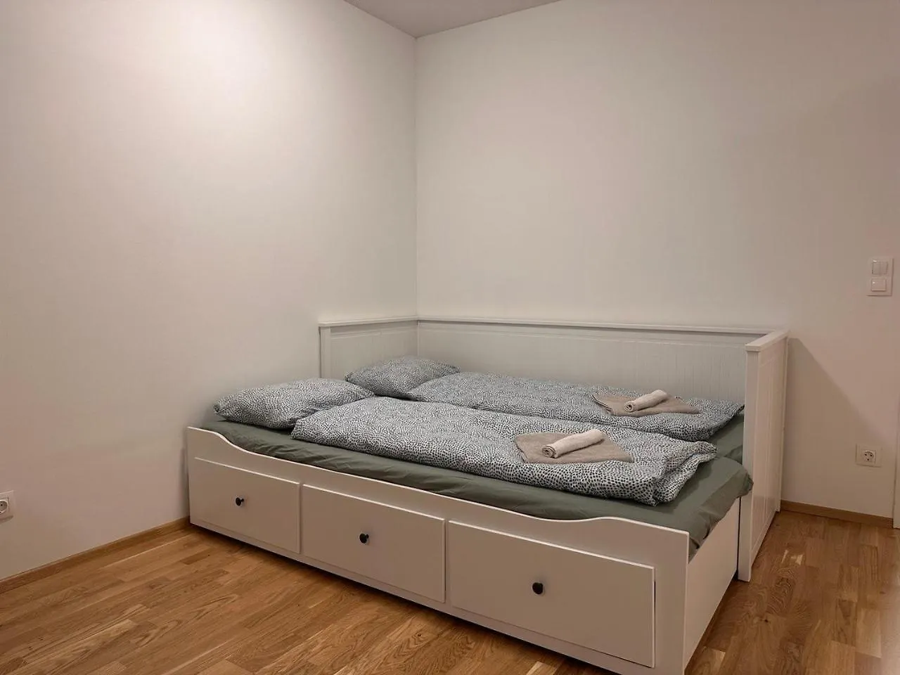 Muzeta11 - Modern Town Apartment With Balcony Wien